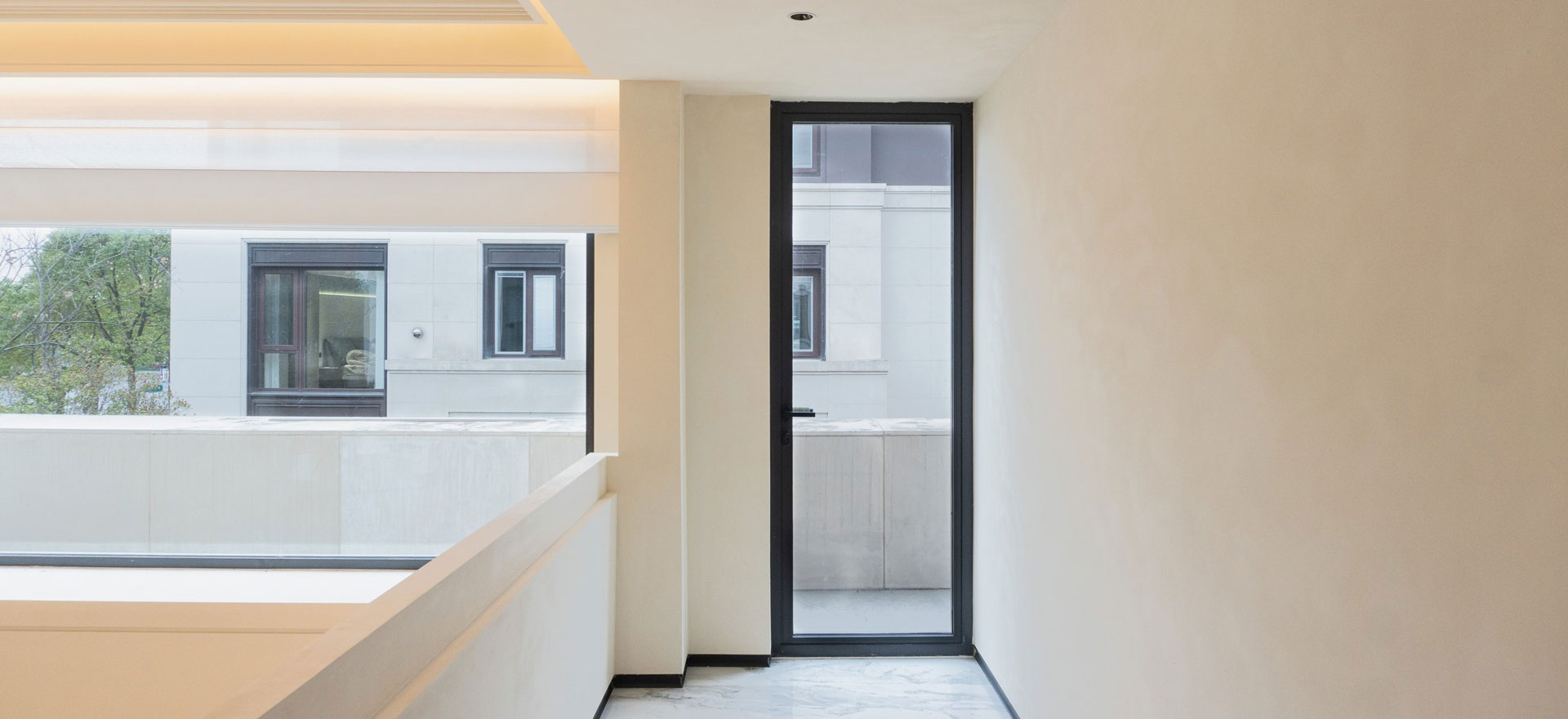 SLEEK86 series minimalist narrow edge swing door