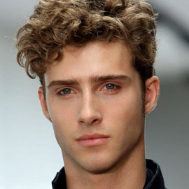 A men's bag is one of the decorations that men carry around, mainly used to store personal items such as wallets, mobile phones, keys, etc. The design and materials of men's bags are diverse, ranging 