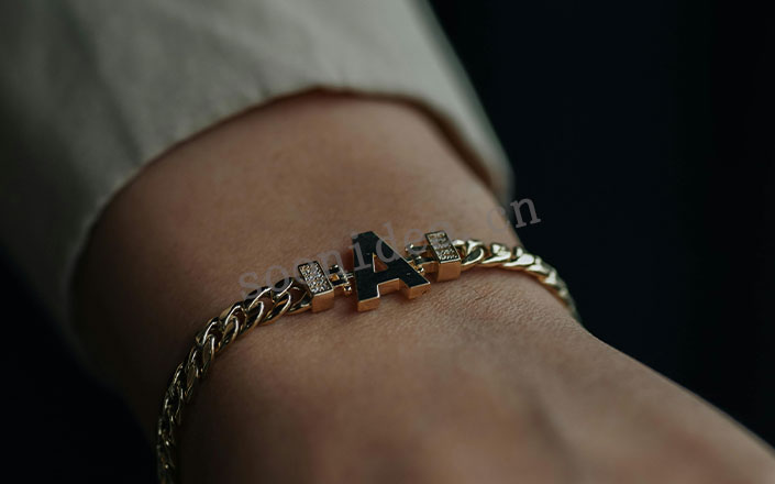 BRACELET